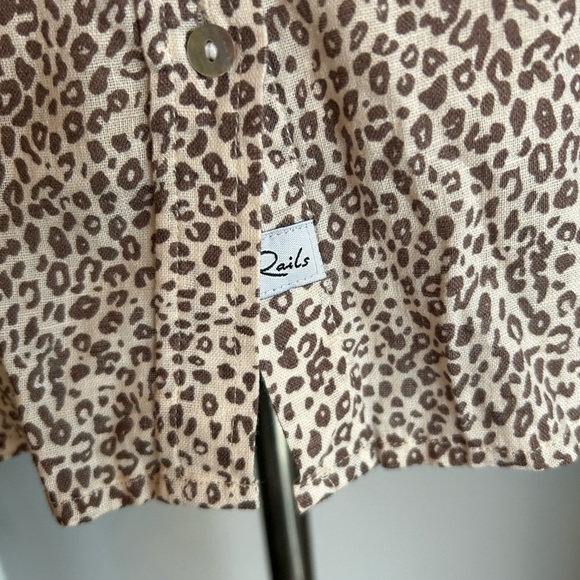Rails Womens Animal Print Whitney Button Up Collared Blouse Size M Sand Cheetah - Picture 8 of 8